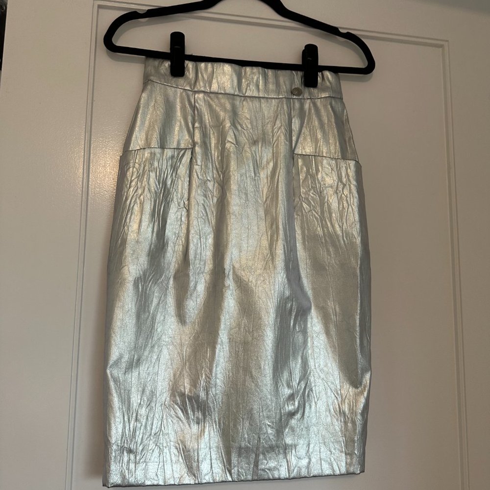 Chanel Metallic Silver Pencil Skirt Wrinkled Effect Side Pockets Sz 36